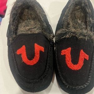 True Religion Men's Slippers House Shoes Black Red Size M 9/10